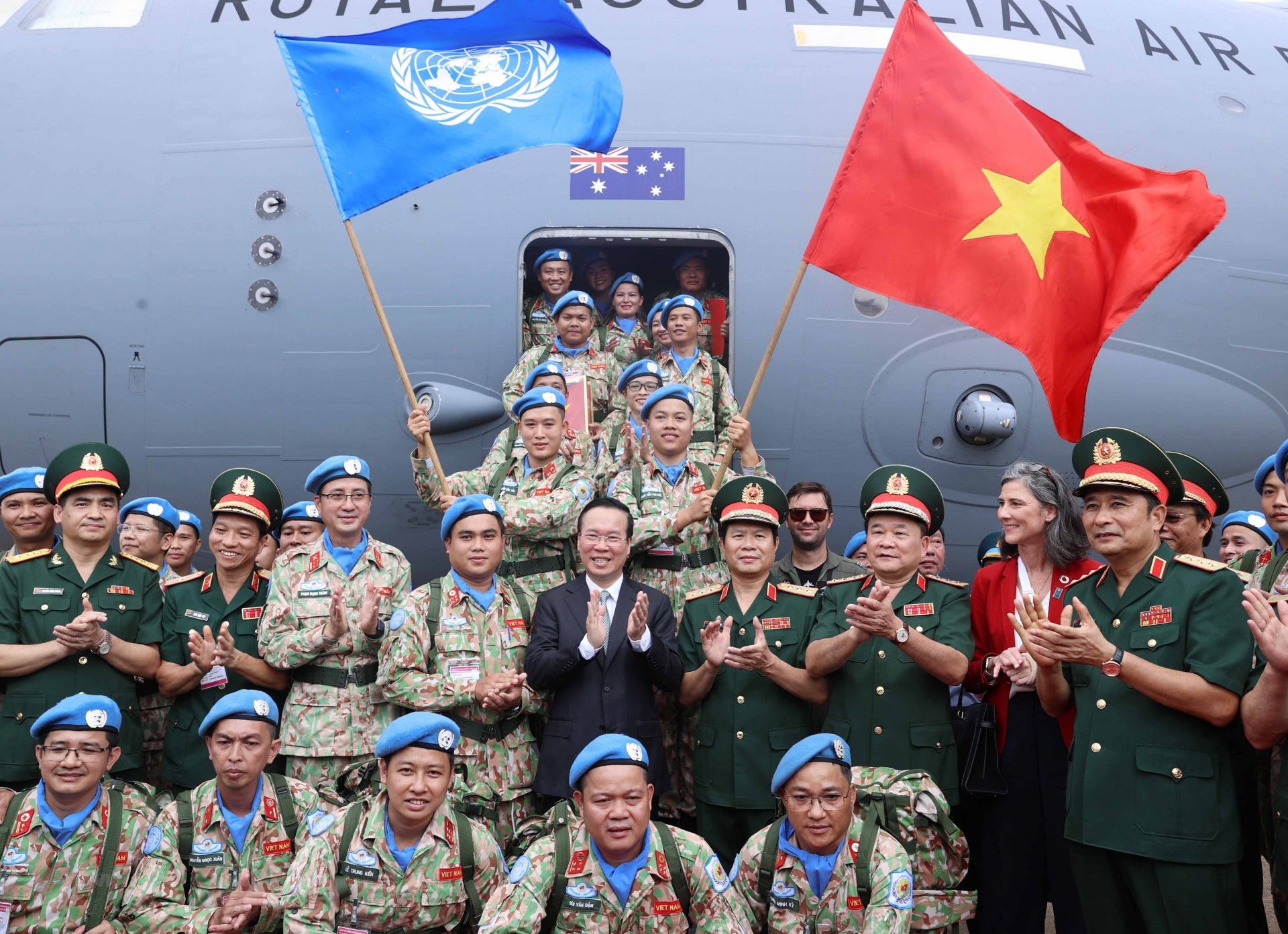 越南国家主席武文赏出席五号二级野战医院和第二工兵队出征仪式。