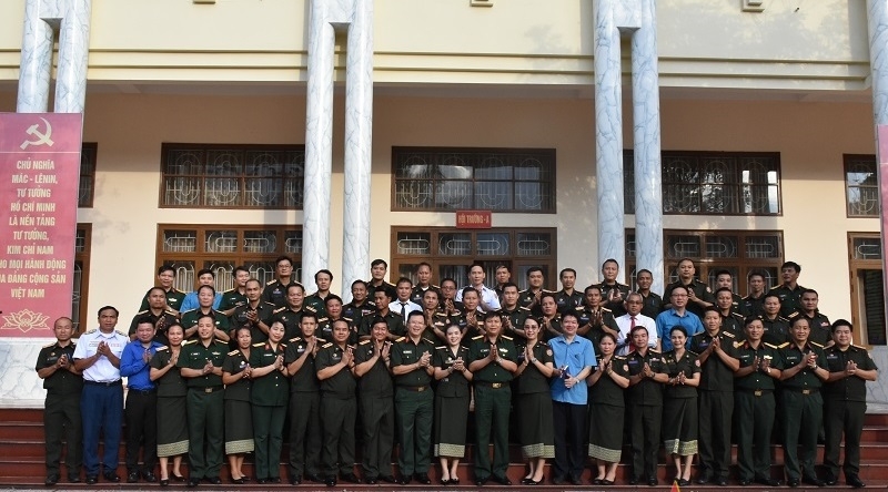 继续为老挝人民军干部开设业务培训班