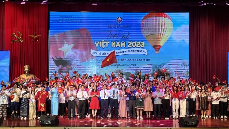 2023年越南夏令营吸引了众多海外越南青年和大学生。