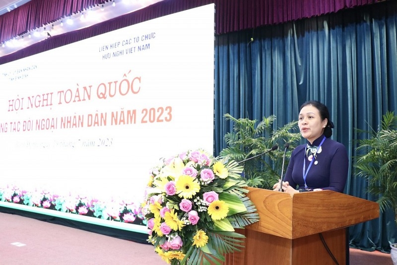 越南友好组织联合会主席阮芳娥在会议开幕式上致辞。（图：秋河）