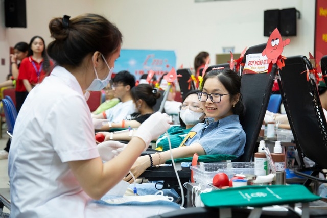 2023年“红色之旅” 无偿献血活动在越南全国献血点共计308个。