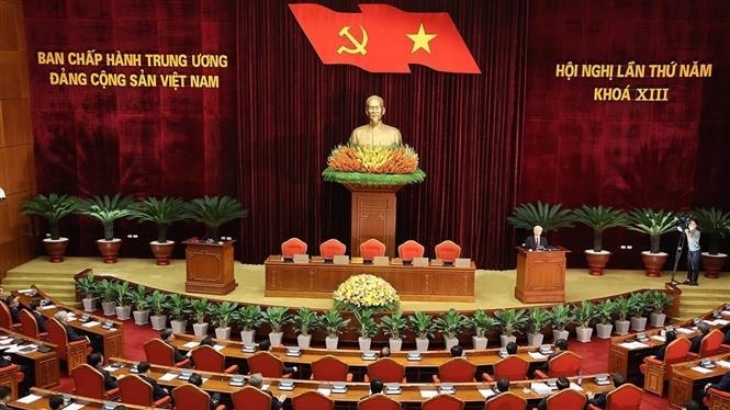 建设和完善由党领导的越南社会主义法治国家是革新政治体制的重心任务
