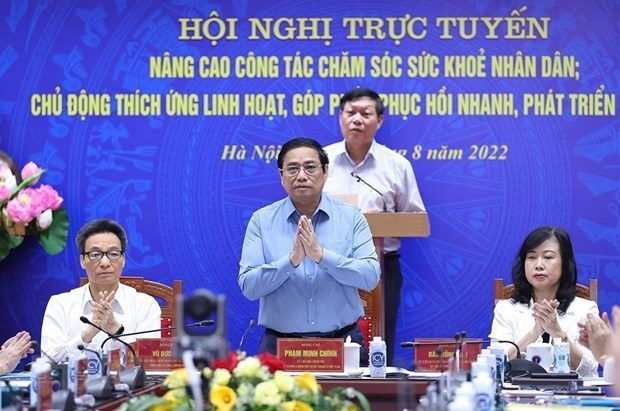 越南政府总理范明政8月21日上午主持题为全力提升人民群众健康水平   主动灵活适应 助力经济快速复苏可持续发展的全国性视频会议