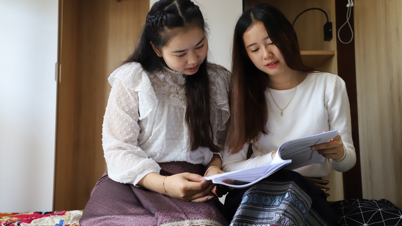 北江省：为老挝留学生的培训、住宿和签证费用提供全额资助