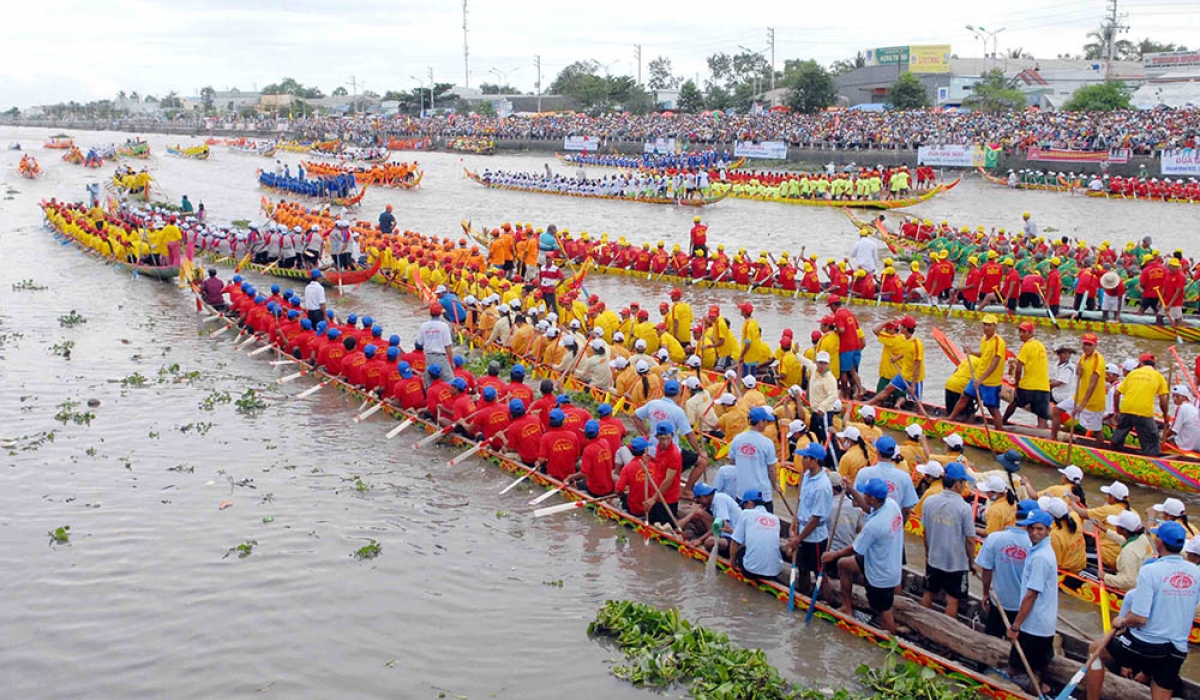 高棉族同胞的赛龙舟节