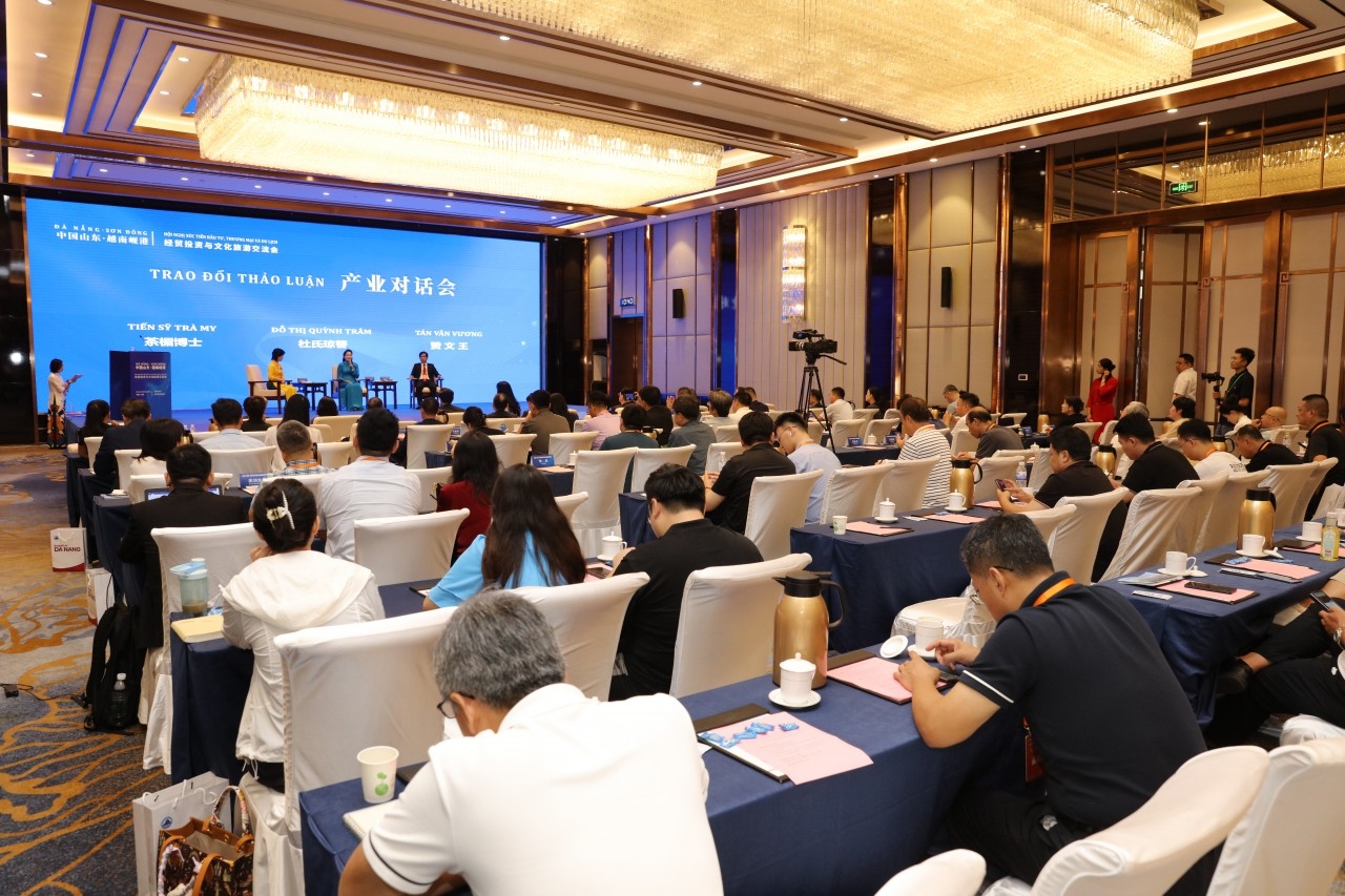 参与会议的有来自北京、广州、济南、烟台等中国各省市多个领域的协会、集团和公司的 100 多名代表。