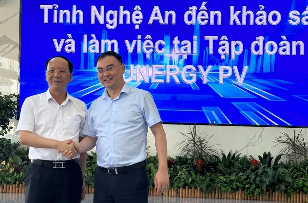 润阳新能源科技股份有限公司董事长接待了省人民委员会副主席裴青安一行。