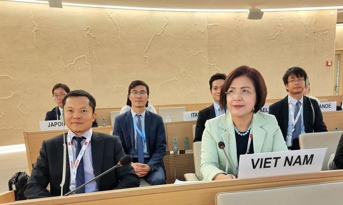 9月20日，黎氏雪梅大使以及越南代表团成员参加联合国人权理事会第54届会议。