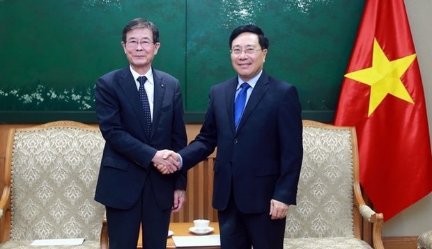 越南政府常务副总理范平明会见了来访的歌山县副知事Shimo Hiroshi。