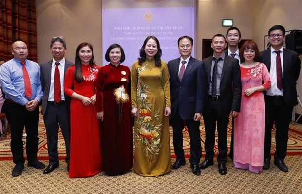 武氏映春会见越南驻克罗地亚大使馆工作人员。