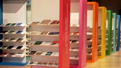 河内的法国书籍空间展示许多珍贵的书籍