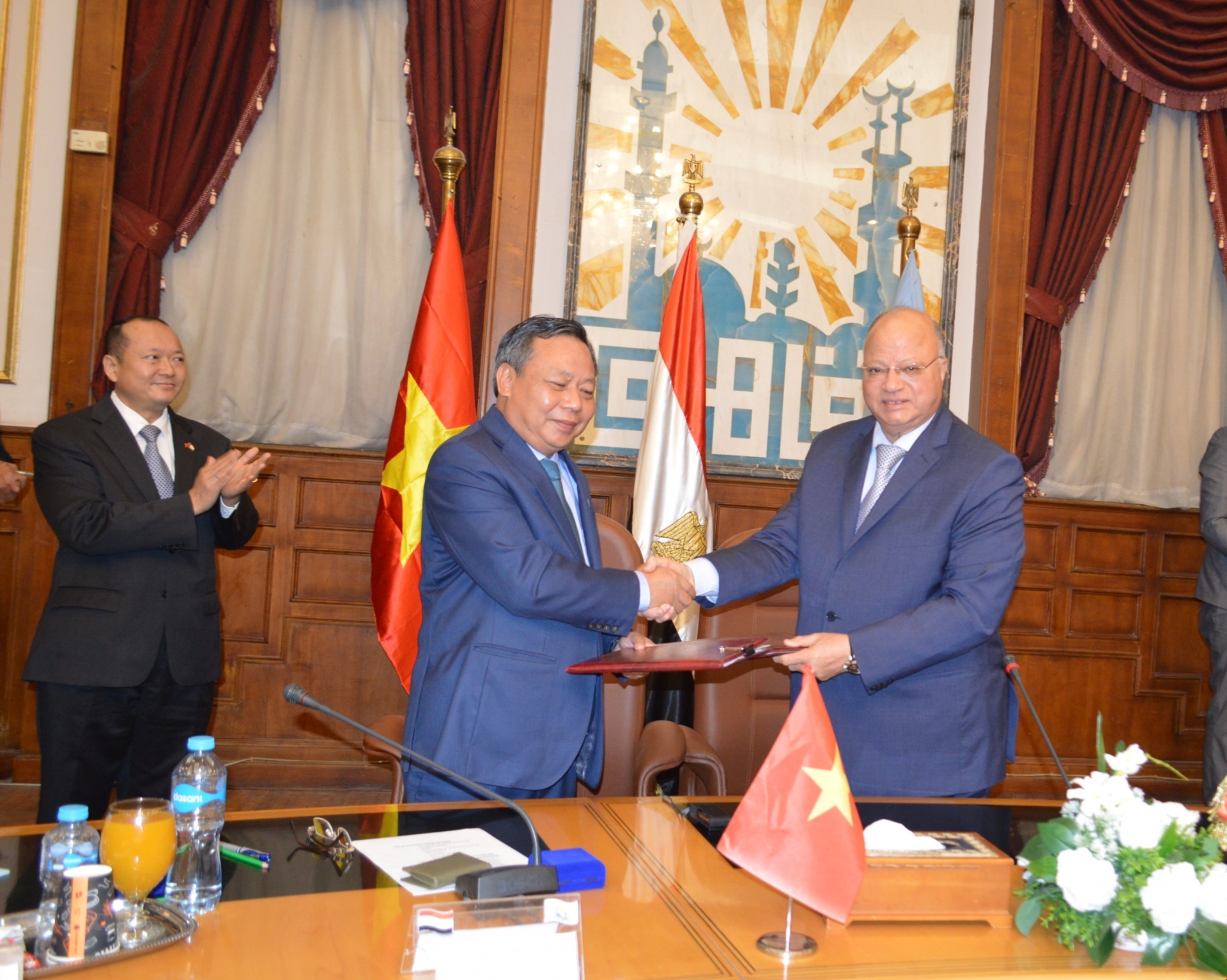 促进越南与埃及首都的全面合作关系。