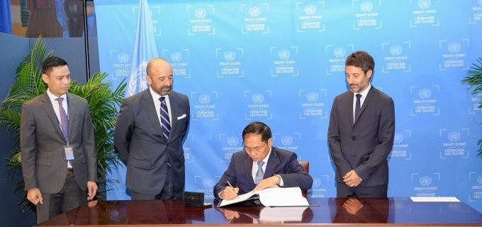 外交部长裴青山签署《国家管辖范围以外水域生物多样性保护和可持续利用协定》。