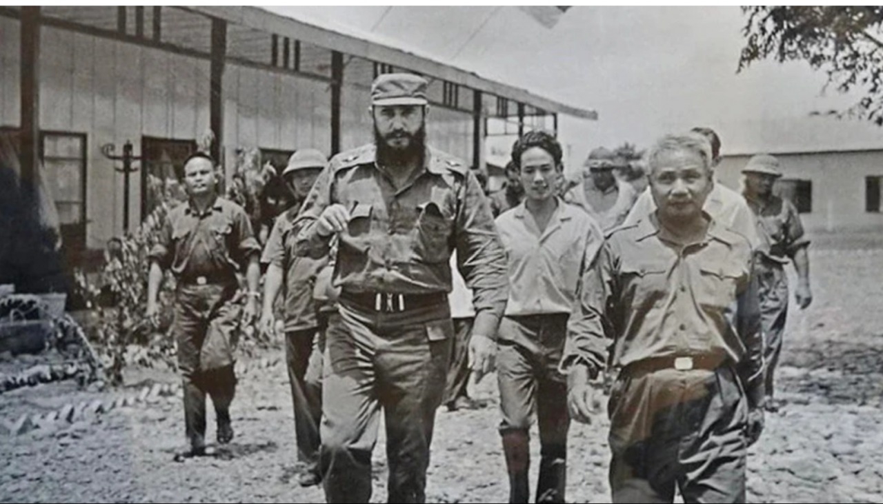 1973年9月15日，古巴主席菲德尔·卡斯特罗参观位于甘露县的越南南方共和临时革命政府总部。（资料图）