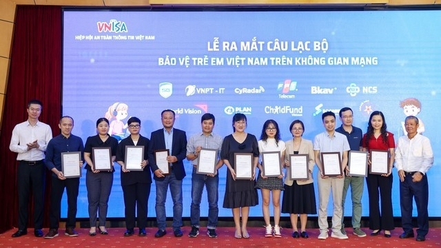越南首次成立儿童网络保护俱乐部