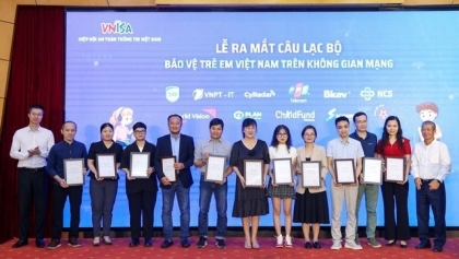 越南首次成立儿童网络保护俱乐部