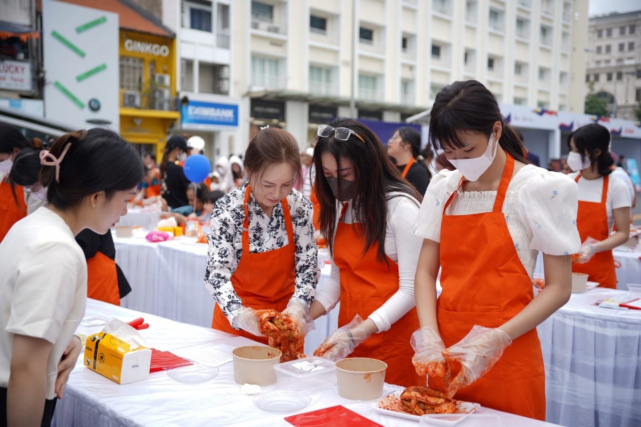 韩国泡菜制作体验活动。