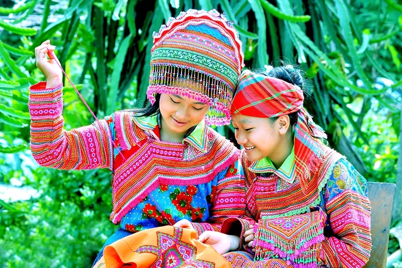越南宣光省蒙族人保留与弘扬刺绣手艺。