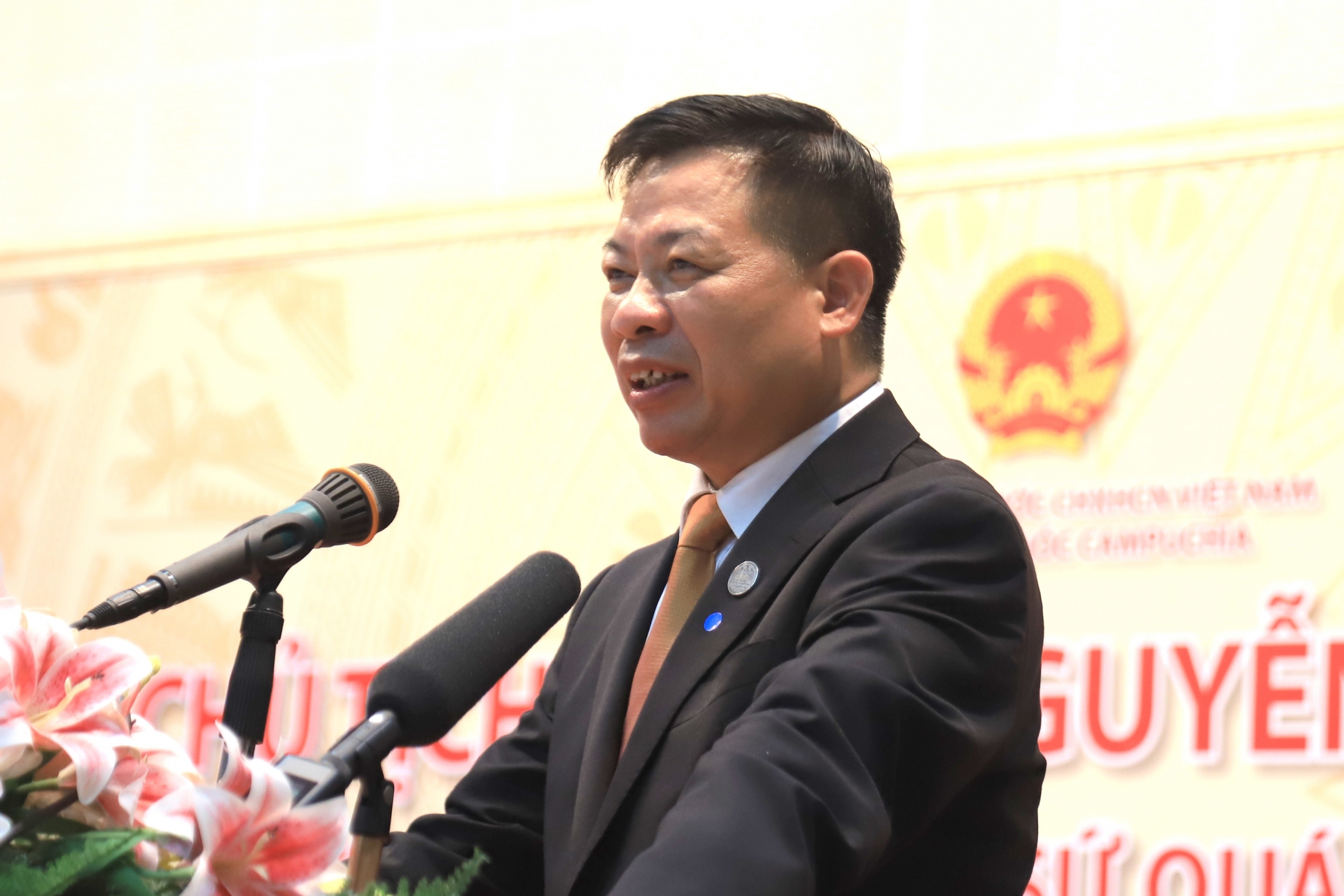 越南政府总理范明政会见离任前来拜会的柬埔寨驻越大使查伊