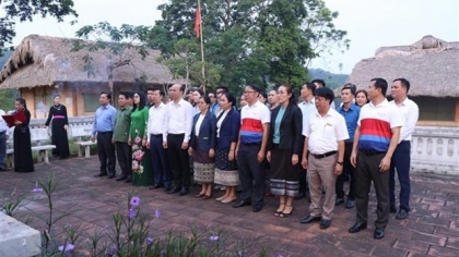 老挝国家政治与行政学院代表团访问太原省