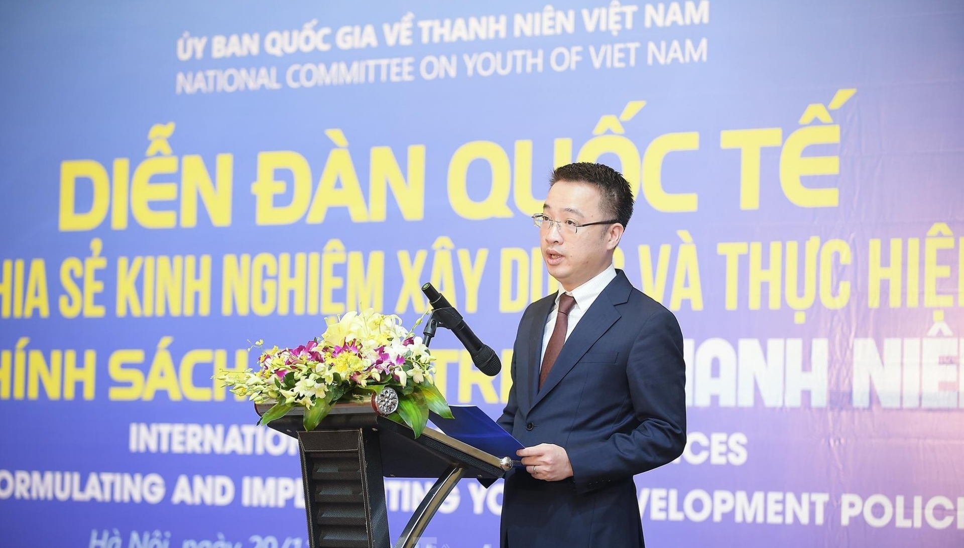 越南国家青年委员会常务副主任阮祥林在论坛开幕式上发表讲话。