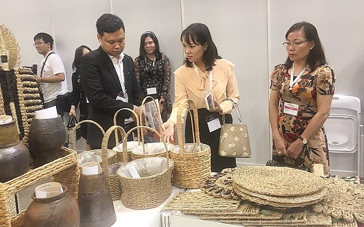 在中国香港市场促进和推广河内手工艺品。