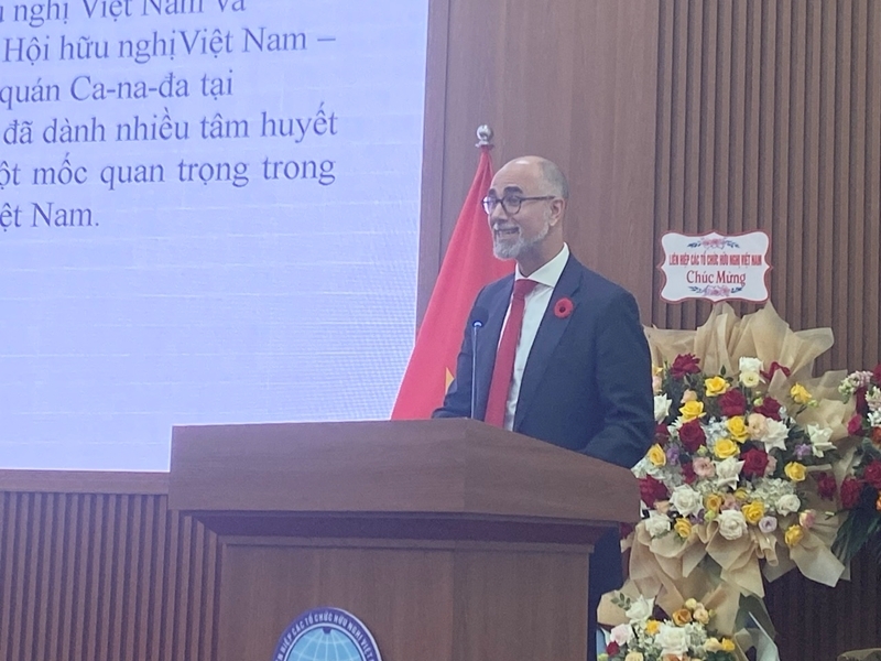 加拿大共和国驻越南特命全权大使佩里·肖恩·斯蒂尔（Perry Shawn Steil）表示，很高兴地看到50年来，越南与加拿大外交关系强劲发展并取得了许多令人瞩目的成就。