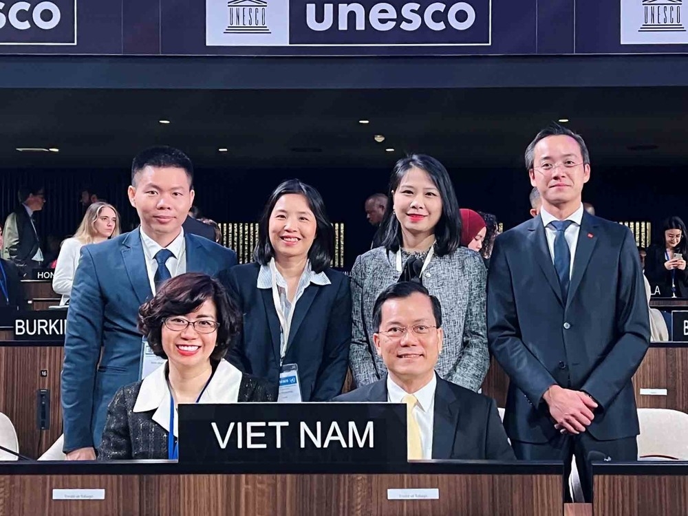 越南代表团出席联合国教科文组织大会。