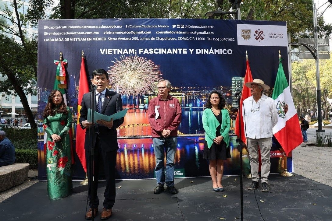 越南驻墨西哥大使阮横年在活动上发言。