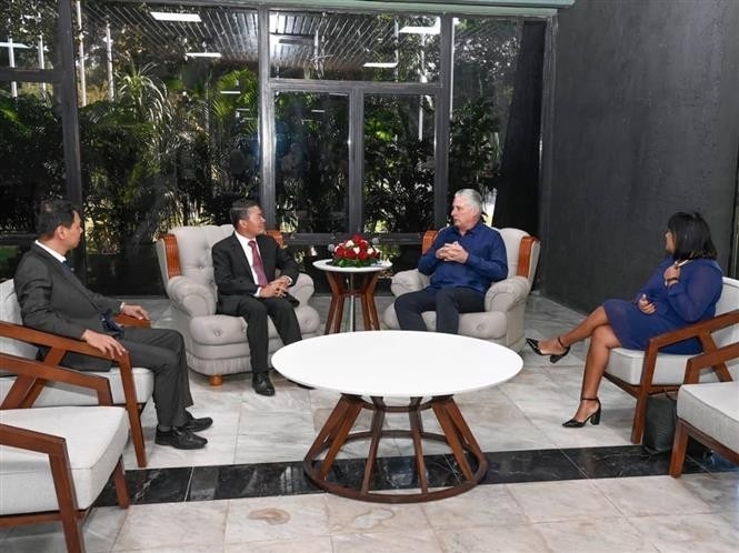 古巴共产党中央委员会第一书记、古巴共和国国家主席米格尔·迪亚斯·卡内尔·贝穆德斯会见越南驻古巴大使黎青松。