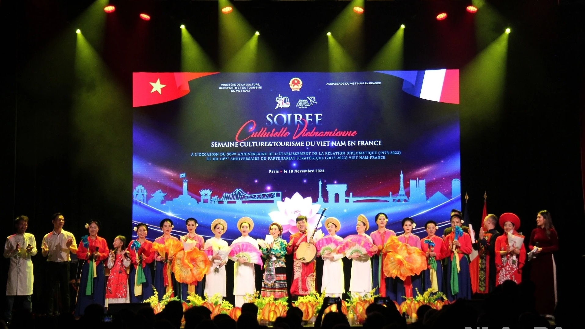 越南文化晚会给巴黎观众留下深刻印象