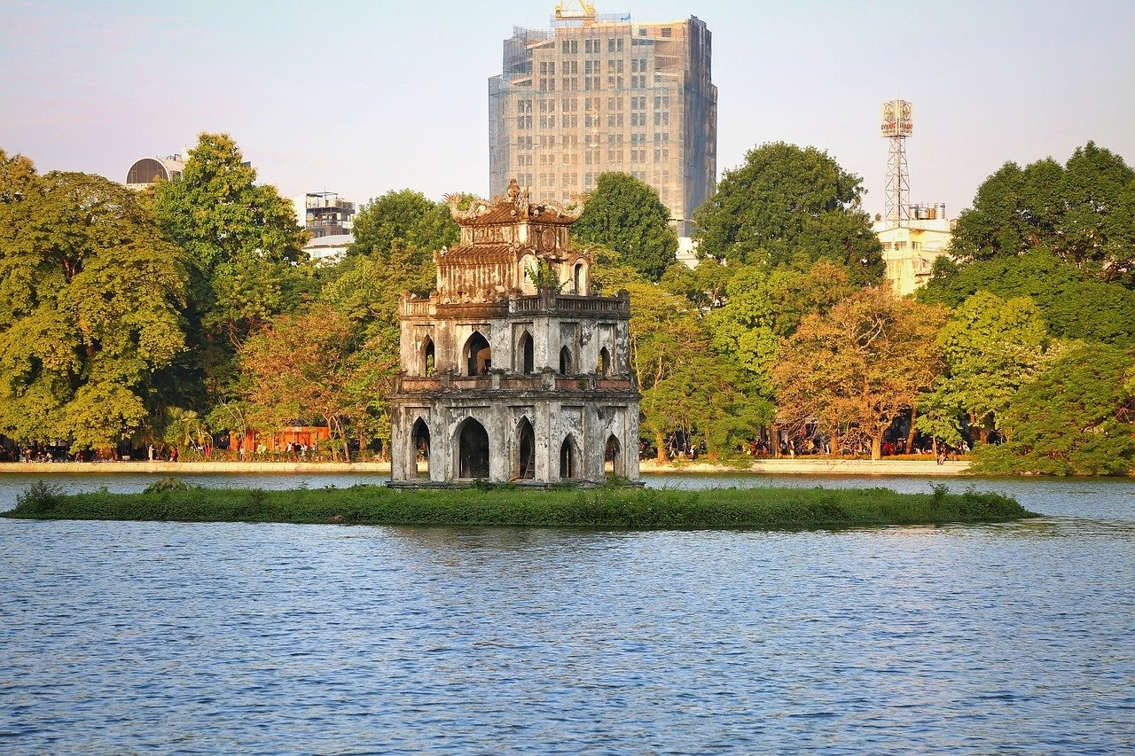 龟塔（Tháp Rùa）是一座历史悠久的历史建筑，也是河内的著名地标之一