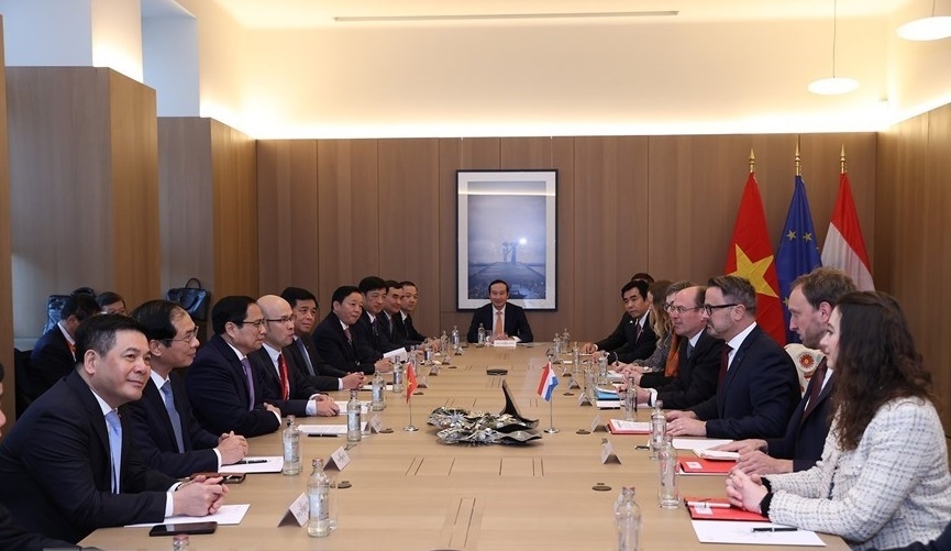 越南政府总理范明政与卢森堡首相泽维尔•贝特尔举行会谈。