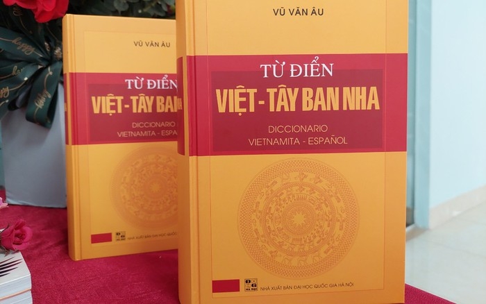 《越南-西班牙词典》。