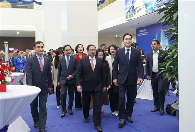 范明政走访三星集团研发中心。