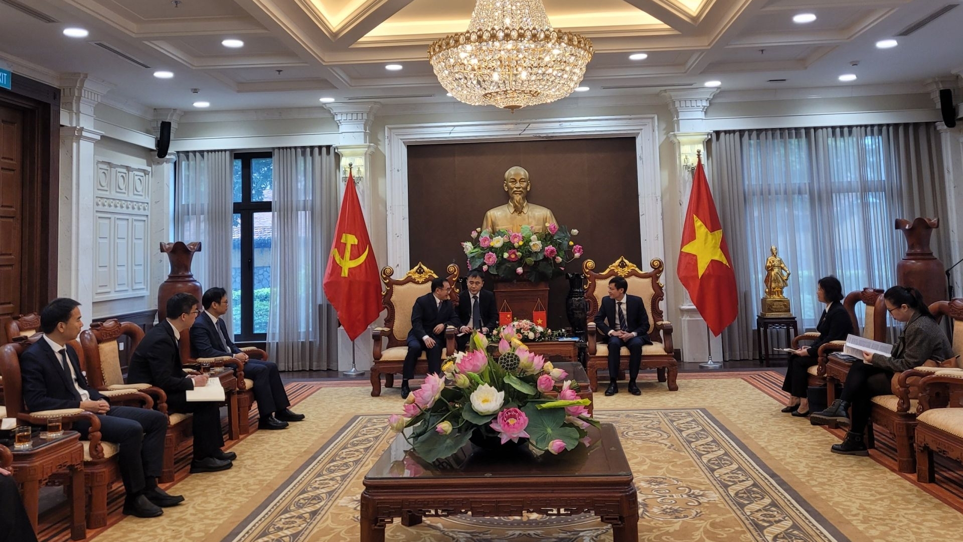 广西壮族自治区高级人民法院对越南最高人民法院进行工作访问