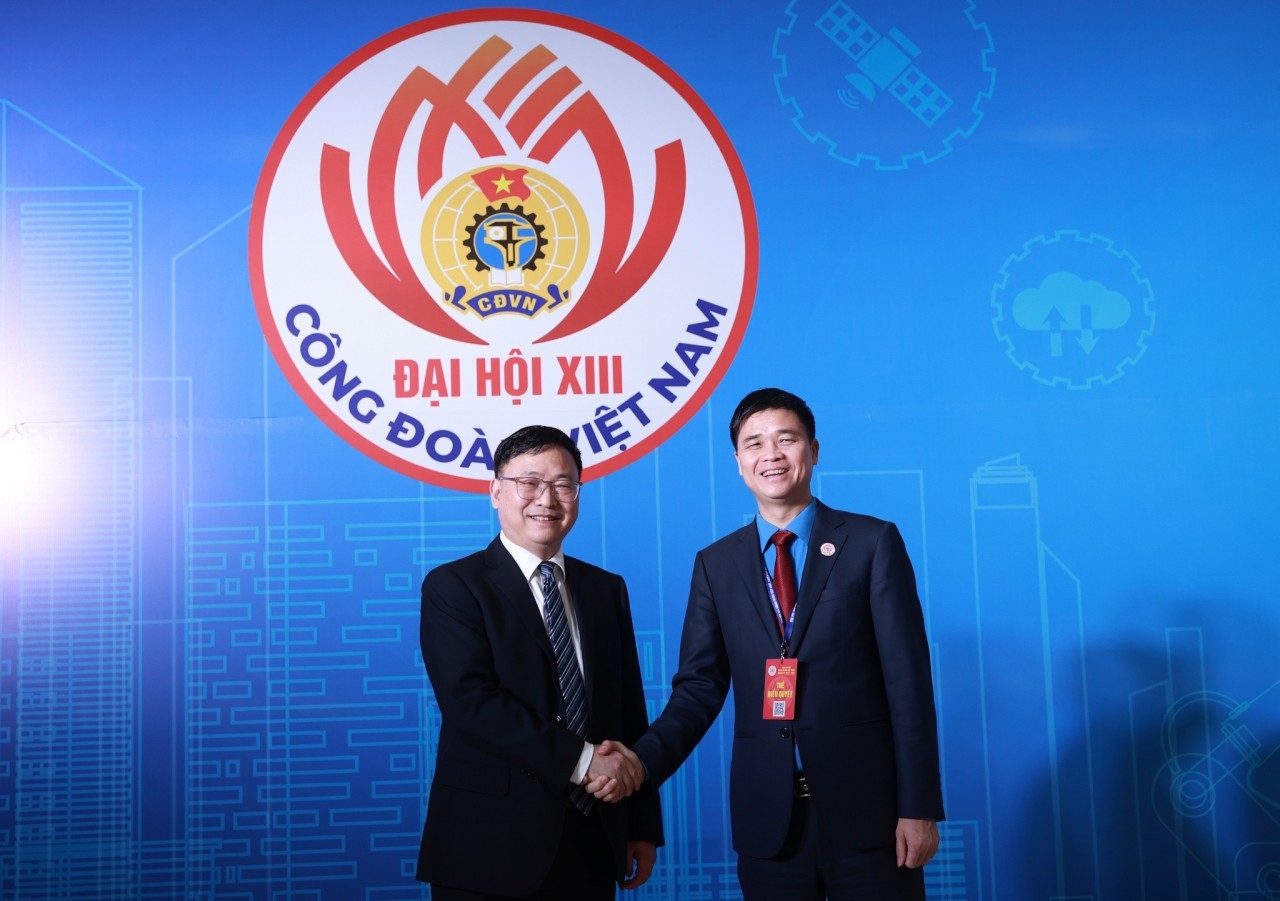 继续加强和巩固越南工会与中华全国总工会的关系