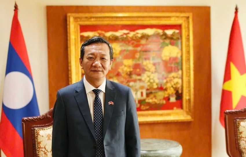 继续加强越南和老挝两国国会的合作与交流