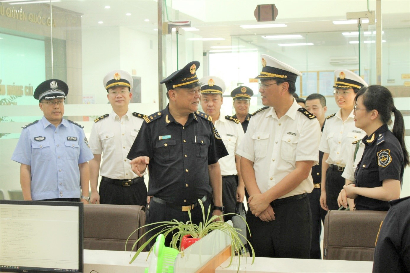 加强越南芒街口岸海关分局与中国东兴海关的合作