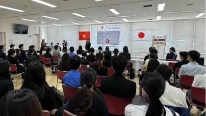 旅居日本的越南人在招聘会上有很多交流机会