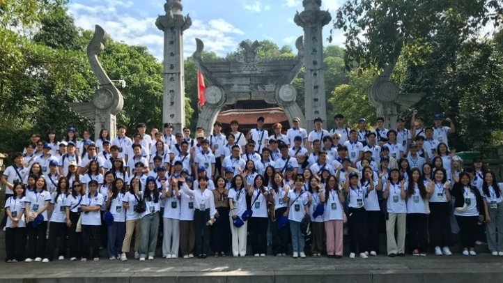 将热爱祖国和民族传统铭刻在海外越南青年心中