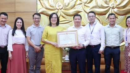 为越南儿童培养阅读文化：RtR获得VUFO颁发的荣誉证书