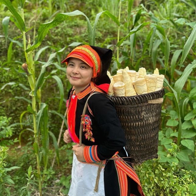 村里第一个到欧洲留学的女孩，帮助人们销售农产品，为社区创造生计