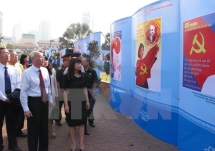 “越南共产党——永远坚定信心”图片展开幕