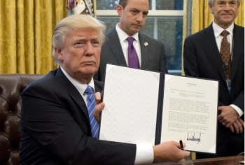 美国总统特朗普签署行政命令退出TPP