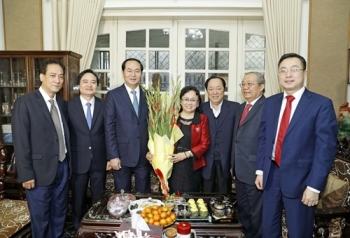 陈大光主席春节前看望慰问公安部各力量和河内市优秀知识分子代表