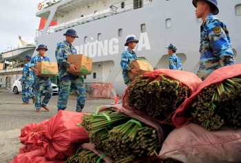林同省向长沙岛县军民赠送40多吨蔬果