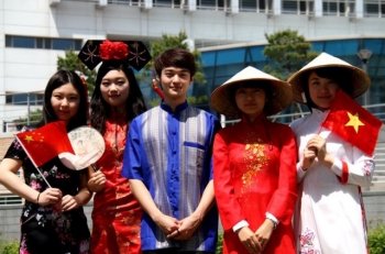 《中越建交70周年》越南留学生在中国各院校展开庆祝活动
