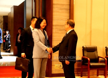 越南谅山省与中国广西壮族自治区加强口岸经济合作