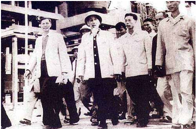 胡志明主席的生平和遗产随着时间的推移而日益辉煌